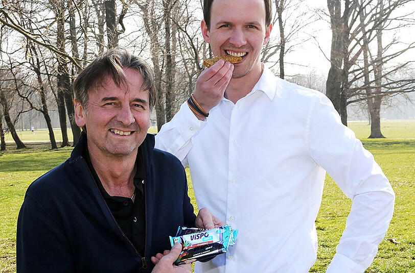 Die Müsli-Männer: Bäcker Georg Valtl und Fitnesstrainer Michael Limmer haben einen Bio-Fitnessriegel entwickelt.