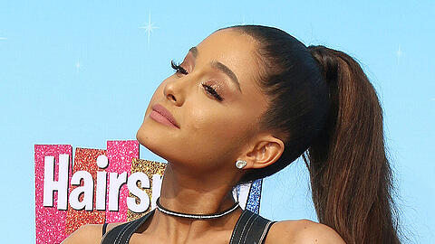 Ob sich Ariana Grande wohl für die Probleme ihrer Fans interessiert?