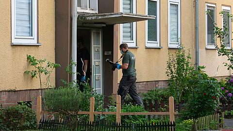 Die Polizei Dormagen fand am Freitagnachmittag in einer Wohnung eine 37-jährige Tote.