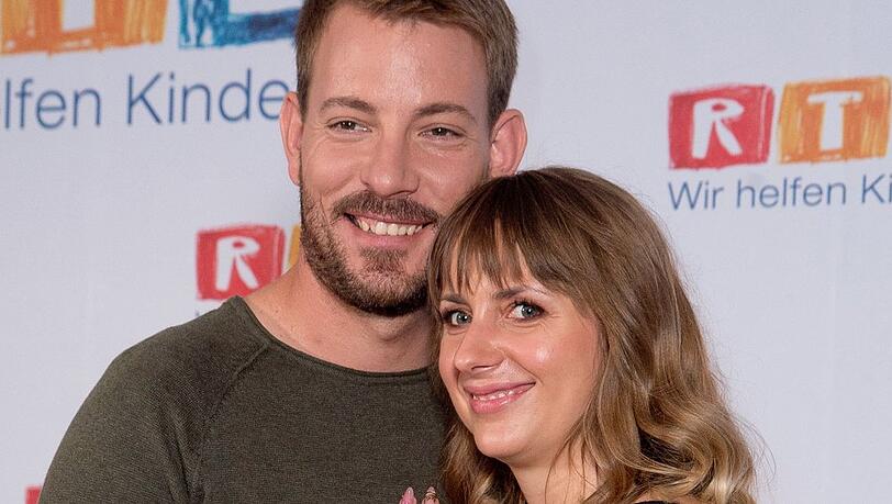 Anna Heiser mit ihrem Ehemann Gerald - das Paar hat sich 2017 bei der RTL-Sendung "Bauer sucht Frau" kennengelernt.