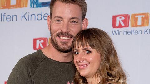 Anna Heiser mit ihrem Ehemann Gerald - das Paar hat sich 2017 bei der RTL-Sendung "Bauer sucht Frau" kennengelernt.