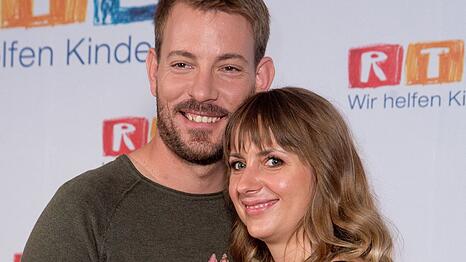 Anna Heiser mit ihrem Ehemann Gerald - das Paar hat sich 2017 bei der RTL-Sendung "Bauer sucht Frau" kennengelernt.