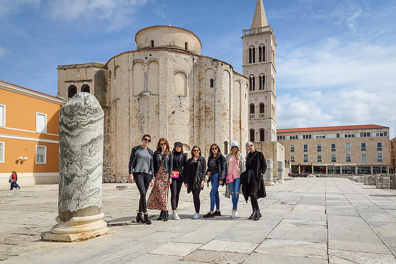 In Zadar machten die Mädchen eine von I.D. Riva geführte Sightseeing-Tour.