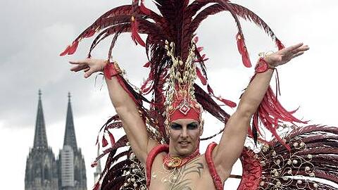 Bunt, extrovertiert und voller Partylaune: Am Wochenende zieht die CSD-Parade durch München.