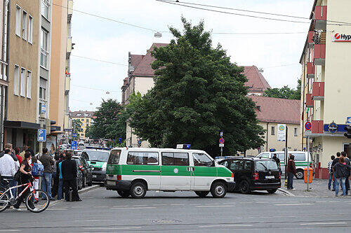 Die Pirckheimer Straße und die Löbleinstraße wurden abgesperrt.