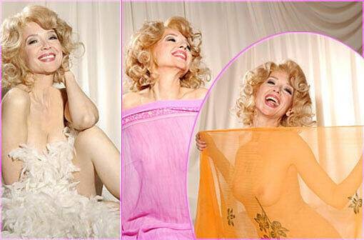 Zarte Pastelltöne, lasziver Blick und viel nackte Haut - zumindest angedeutet: Schauspielerin Cornelia Corba posiert vor der Kamera als Marilyn Monroe. Anlass ist die Charity Veranstaltung "projects4kids" im GOP Variété-Theater in München.