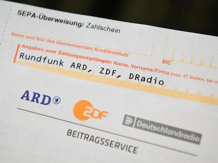 Der Rundfunkbeitrag soll auf 18,36 Euro steigen.