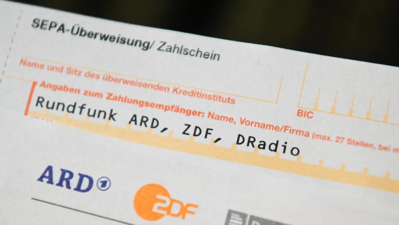 Der Rundfunkbeitrag soll auf 18,36 Euro steigen. Der Rundfunkbeitrag soll auf 18,36 Euro steigen.