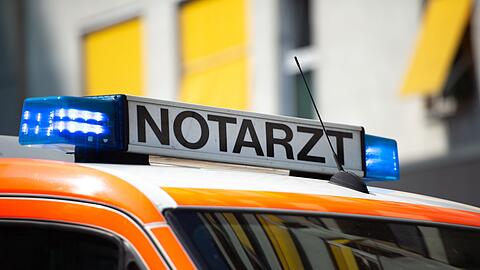 Zwei Kinder und ihr Vater wurden verletzt in ein Münchner Krankenhaus eingeliefert.