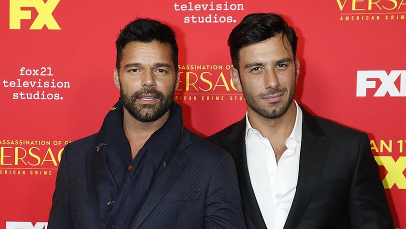 Ricky Martin (l.) und Jwan Yosef gemeinsam auf dem roten Teppich bei einer Premiere in Los Angeles.