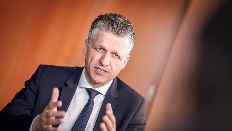 Kanzleramtschef Thorsten Frei (CDU) sieht keine geänderte Haltung der Bundesregierung gegenüber Israel. Kanzleramtschef Thorsten Frei (CDU) sieht keine geänderte Haltung der Bundesregierung gegenüber Israel.