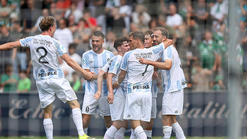 Der TSV 1860 hat aktuell 50 bis 60 Exemplare des neuen Trikots. Der TSV 1860 hat aktuell 50 bis 60 Exemplare des neuen Trikots.