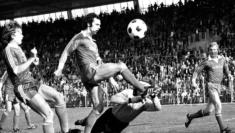 Beim legendären Spiel des FC Bayern in Bochum auch auf dem Platz: Franz Beckenbauer. Beim legendären Spiel des FC Bayern in Bochum auch auf dem Platz: Franz Beckenbauer.