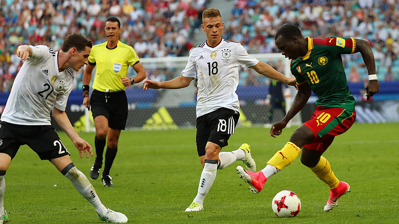 Joshua Kimmich: Note 2. Die Position als offensiver Außenverteidiger ist für den Bayern wie geschaffen. Defensiv solide, viel Zug nach vorne. Teilweise übermotiviert. Perfekte Flanke vor dem 2:0. Übernahm die Binde von Draxler.