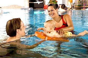 Entspannung beim Babyschwimmen