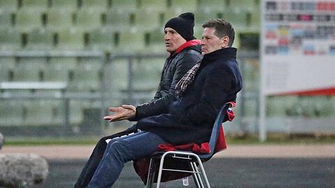 Nicht zu beneiden: Türkgücü-Trainer Heraf (r.).