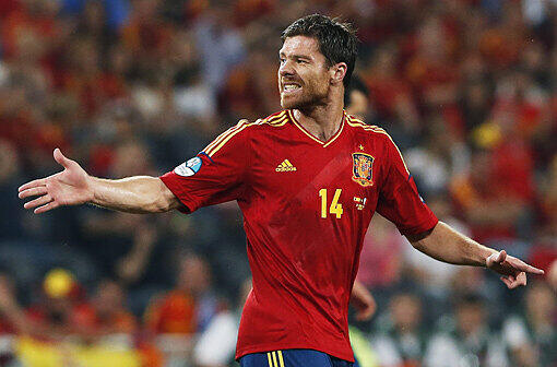 Jubilar Xabi Alonso traf in seinem 100. Länderspiel gleich zweimal.