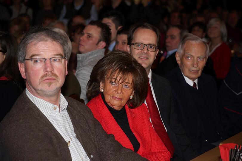 Interessierte Zuhörer: Der SPD-Ratsfraktionsvorsotzende Alexander Reissl, Charlotte Knobloch (Präsidentin der Israelitischen Kultusgemeinde München und Oberbayern), Markus Rinderspacher (Fraktionschef der Landtags-SPD), Alt-OB Georg Kronawitter.