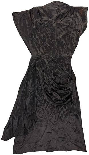 Auch ein Cocktail-Kleid von Eva Braun wird versteigert.