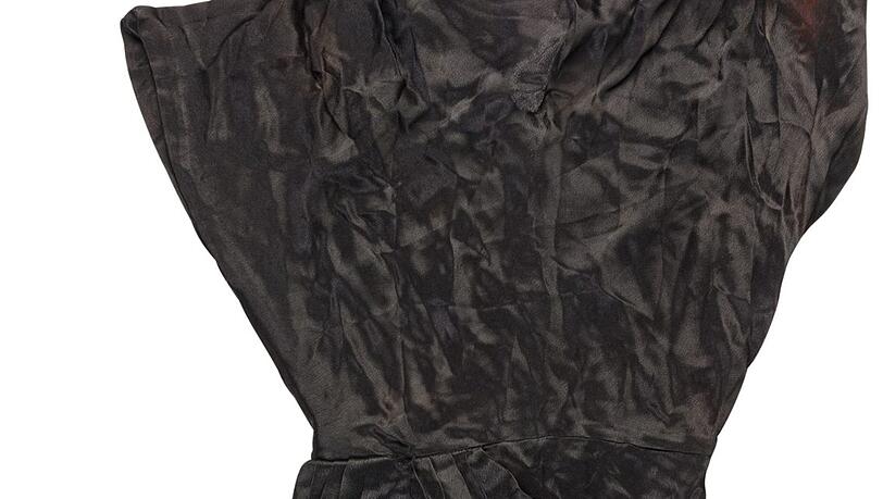 Auch ein Cocktail-Kleid von Eva Braun wird versteigert. Auch ein Cocktail-Kleid von Eva Braun wird versteigert.