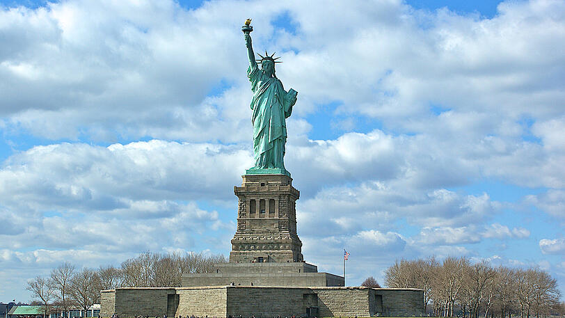 Das Kupfer, mit dem die amerikanische Lady Liberty belegt ist, soll aus einem Bergwerk in Norwegen stammen. So erklärt sich auch, warum Besucher des Visnes Mining Museums, in der norwegischen Kommune Karmoy, dort auf eine kleine Nachbildung der Freiheitsstatue treffen.