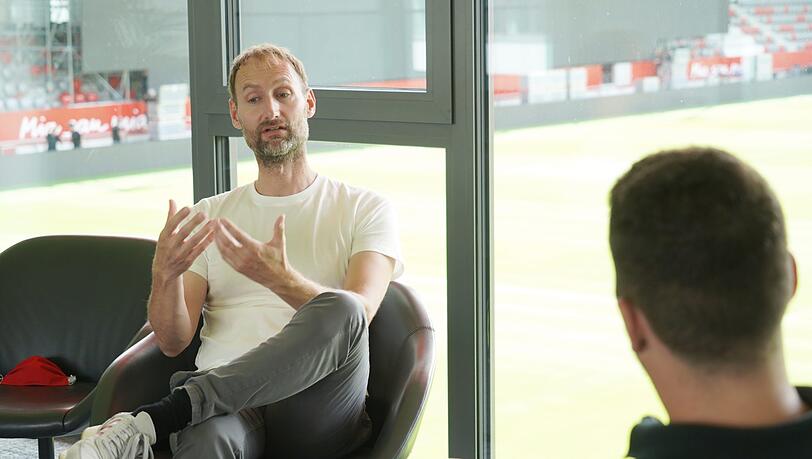 Jochen Sauer im Gespräch mit AZ-Redakteur Maximilian Koch. Jochen Sauer im Gespräch mit AZ-Redakteur Maximilian Koch.