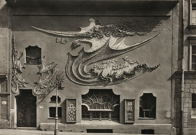 Die Fassade des Fotoateliers "Elvira" trug zu seiner Bekanntheit bei. Heute ist das Gebäude längst abgerissen.