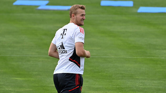 "Macht es Sinn, de Ligt für 70 Millionen zu holen, wenn man Niki Süle hatte und ihn vielleicht hätte behalten können?", fragt sich Ex-Bayern-Profi Sandro Wagner.
