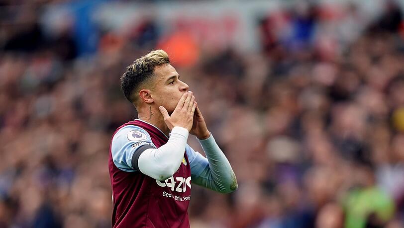 Philippe Coutinho von Aston Villa feiert den zweiten Treffer seiner Mannschaft.