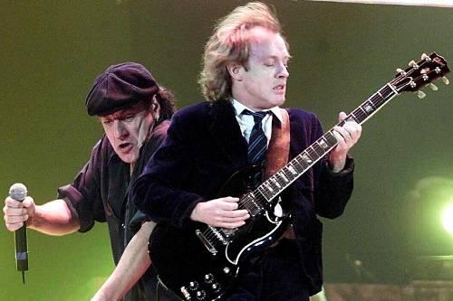 Sänger Brian Johnson und Gitarrist Angus Young: So laut wie bei AC/DC war es am Wochenende nirgends in München.