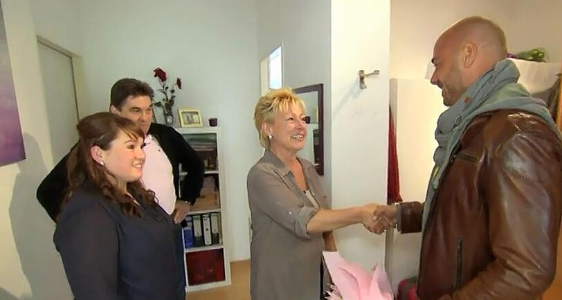 Christian mit Angelinas Eltern Jürgen (M.) und Manuela (2.v.r.) und ihre Schwester Romina (l.).