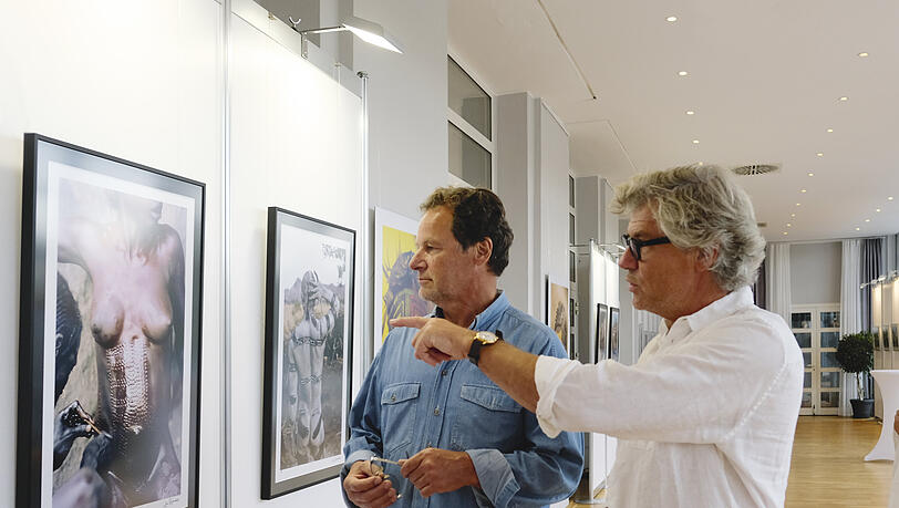 Rechteinhaber Holger Roost (links) mit dem Galeristen Alexander Gehrke. Rechteinhaber Holger Roost (links) mit dem Galeristen Alexander Gehrke.