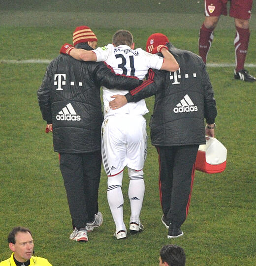 Coach Heynckes zeigte sich nach Ansicht der TV-Bilder erbost: &bdquo;Wenn man genau hinschaut, war das ein ganz böses Foul.&ldquo;