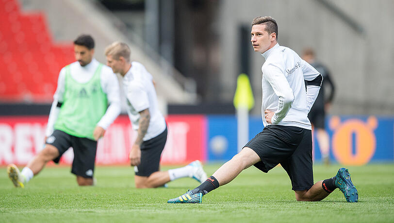 Bundestrainer Joachim Löw plant gegen Norwegen mit seinem Confed-Cup-Kapitän Julian Draxler (Paris Saint-Germain) von Beginn an.