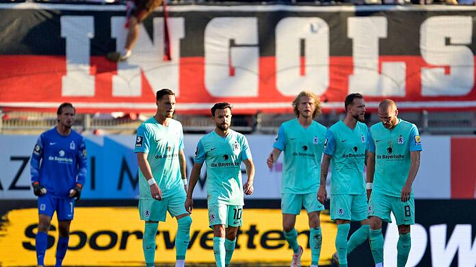 Enttäuschte Löwen bei der 1:2-Niederlage in Ingolstadt.