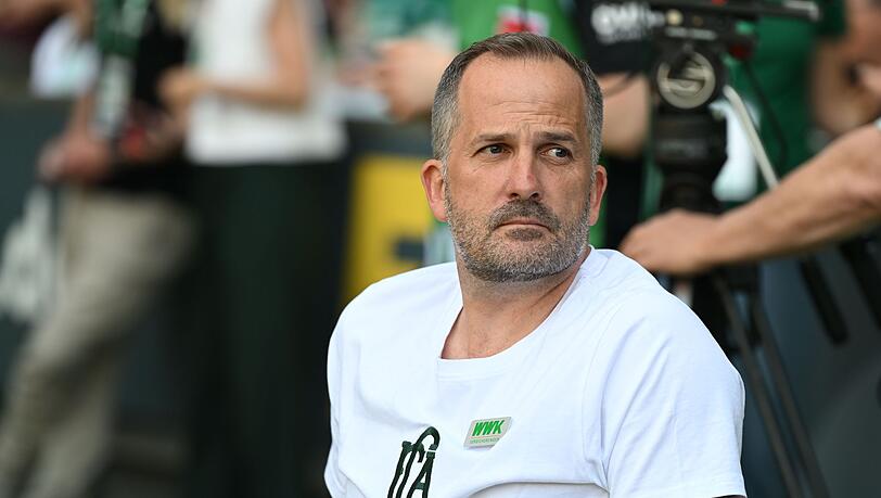 Darf mit Augsburg sogar noch von Europa tr&auml;umen: Trainer Manuel Baum. (Archivbild)