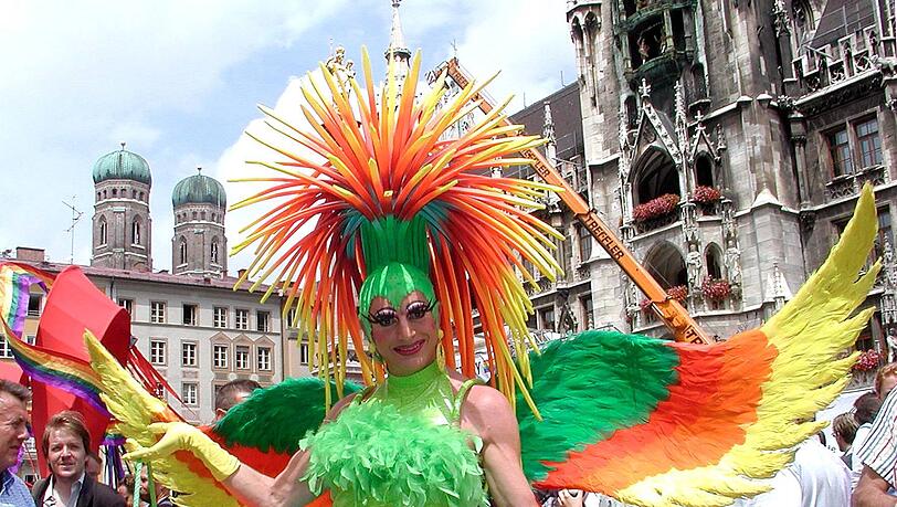 Christopher Street Day in München: 2011 streiten sich Schwule und Lesben um den Namen. Christopher Street Day in München: 2011 streiten sich Schwule und Lesben um den Namen.