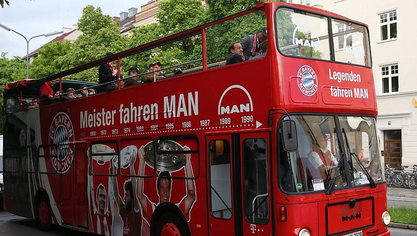 Doppeldecker-Bus für die Triple-Helden: Auf diesem Bus wollen die Stars des FC Bayern am Sonntag in München feiern. Doppeldecker-Bus für die Triple-Helden: Auf diesem Bus wollen die Stars des FC Bayern am Sonntag in München feiern.