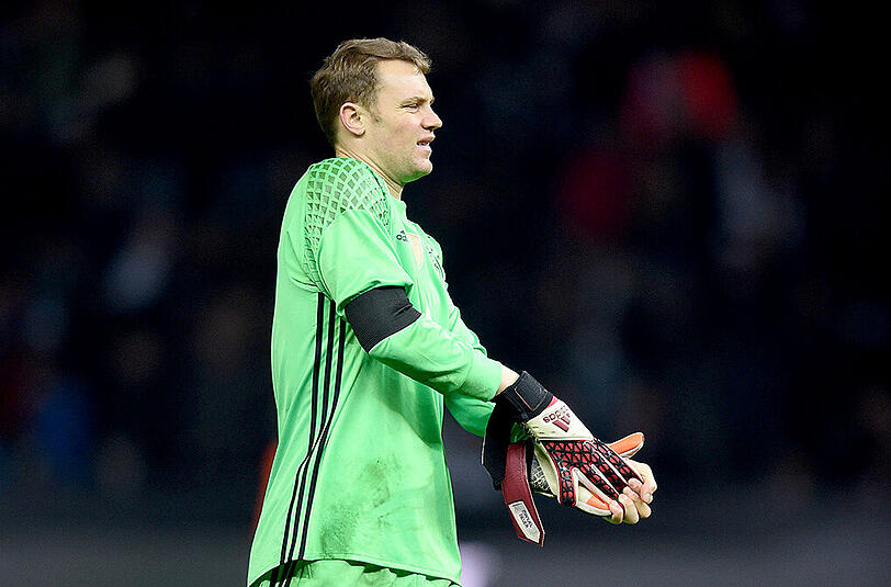 DFB-Torhüter Manuel Neuer musste während der Länderspielpause vorzeitig aus dem Quartier der Nationalmannschaft abreisen. Wegen einer Magenverstimmung verpasste er das Länderspiel gegen Italien.