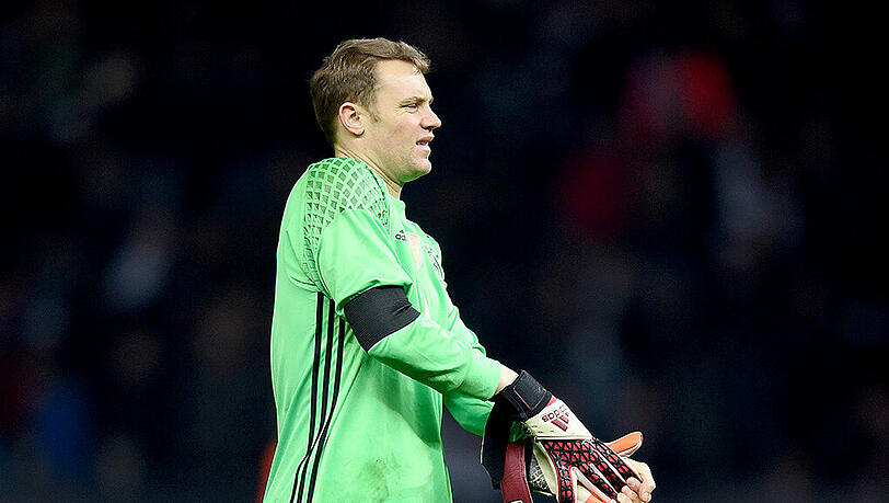 DFB-Torhüter Manuel Neuer musste während der Länderspielpause vorzeitig aus dem Quartier der Nationalmannschaft abreisen. Wegen einer Magenverstimmung verpasste er das Länderspiel gegen Italien. DFB-Torhüter Manuel Neuer musste während der Länderspielpause vorzeitig aus dem Quartier der Nationalmannschaft abreisen. Wegen einer Magenverstimmung verpasste er das Länderspiel gegen Italien.