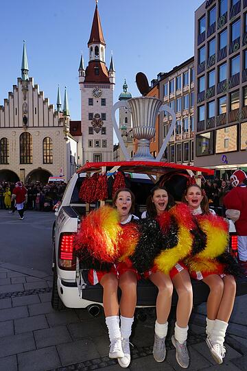 Cheerleader: &bdquo;Gebt mir ein D, gebt mit ein E, ein U, ein T, ein SCH!&ldquo;