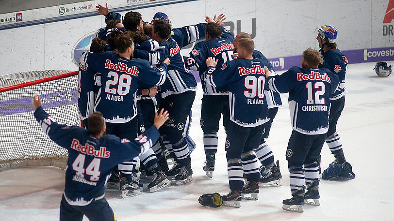 So jubelten die Münchner über das 6:3 im siebten Spiel der Playoff-Finalserie gegen die Eisbären Berlin.