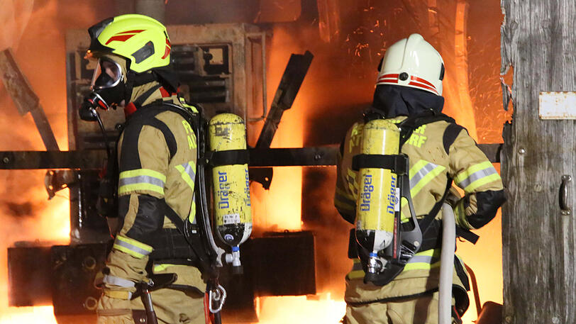 Die Ursache für den Brand ist noch unklar. Klicken Sie sich durch die Bilder des Feuerwehreinsatzes in Mettenheim.