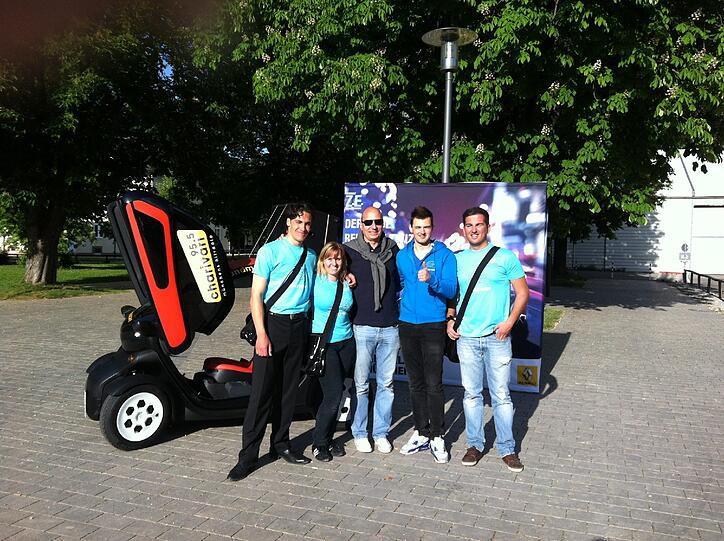 Einfach mal probefahren: Auf www.twizy-elektrisiert.de kannst du ab sofort deine persönliche Einladung zu einer ausführlichen Elektro-Probefahrt abrufen.
