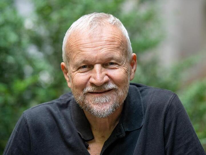 Jan Novak hat sich mit dem Leben des Starautors Milan Kundera auseinandergesetzt.