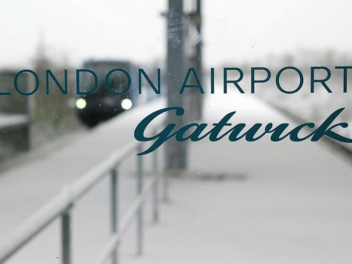 An Europas siebtgrößtem Flughafen London-Gatwick ist es zu massiven Behinderungen im Luftverkehr gekommen.