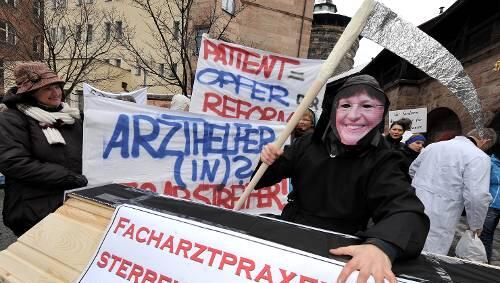 Protest: Schon vergangene Woche gingen die Experten und Arzthelferinnen auf die Straße. Protest: Schon vergangene Woche gingen die Experten und Arzthelferinnen auf die Straße.