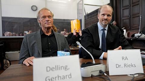Gerhard Delling erklärte, seiner Lebensgefährtin Christina Block Mut gemacht zu haben, äußert sich aber nicht zu den konkreten Anklagepunkten.