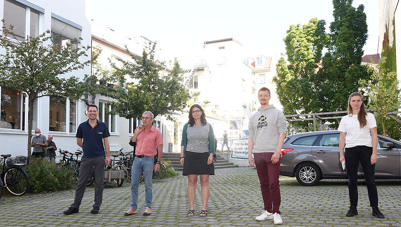 Die Organisatoren des Protests: Von links Andreas Schön (ADFC München), Roland Süß (Attac), die Moderatorin Frauke Distelrath, Jonathan Kolb (BUNDjugend) und Marion Tiemann (Greenpeace). Die Organisatoren des Protests: Von links Andreas Schön (ADFC München), Roland Süß (Attac), die Moderatorin Frauke Distelrath, Jonathan Kolb (BUNDjugend) und Marion Tiemann (Greenpeace).