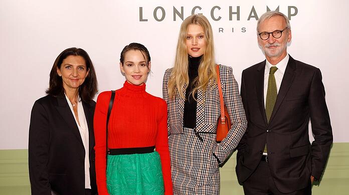 Longchamp-Kreativdirektorin Sophie Delafontaine mit Emilia Schüle, Toni Garrn und Longchamp-CEO Jean Cassegrain in München (v.l.n.r).